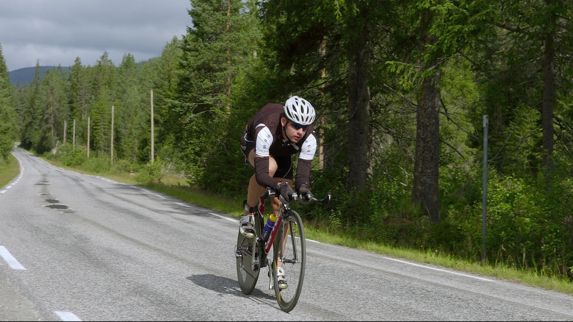 九游APP官网-德国骑手弗洛尔·德·温内在2024年欧洲三项赛锦标赛中以“Thunder”马匹获得个人铜牌，表现出色。